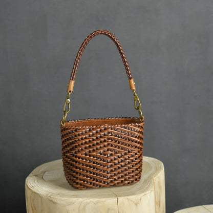 Autumn and winter new women's crossbody bag leather Japanese small square bag retro hand-woven personalized women's bag
