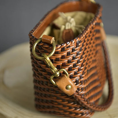 Autumn and winter new women's crossbody bag leather Japanese small square bag retro hand-woven personalized women's bag