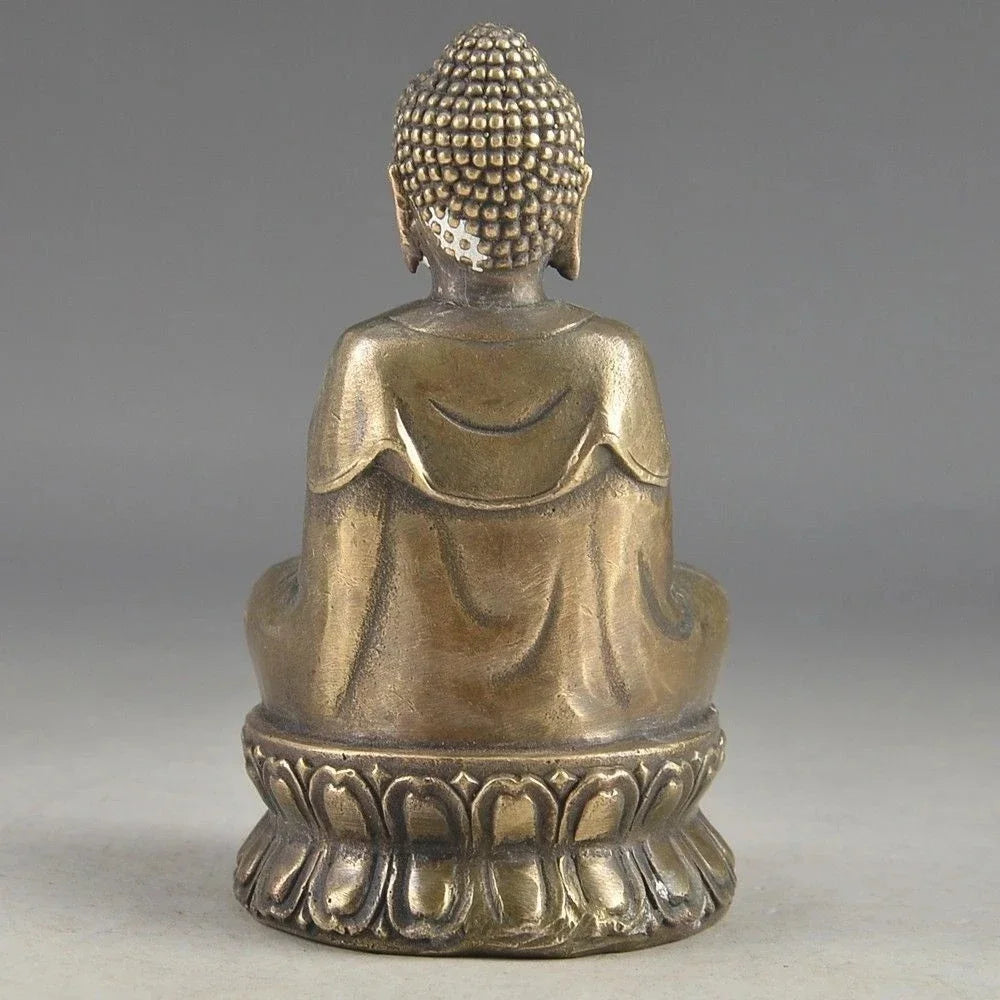 Barang Koleksi Kerajinan Logam Patung Buddha Jimat Tua Yang Dipalu Tangan Kuningan Tiongkok