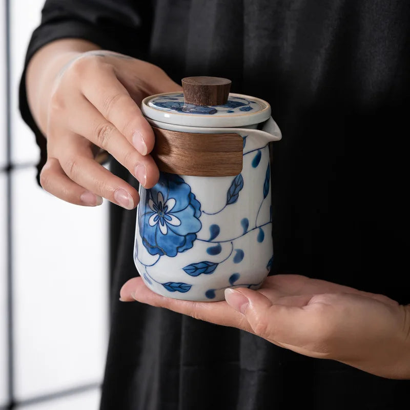 Blue and White Interlock Branch Lotus Teapot Vintage Tea Water Separation Express Single Teapot Kung Fu Tea Set Teacup Coaster