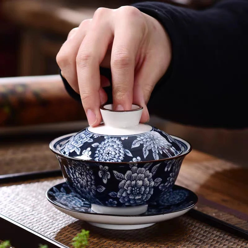 Blue and White Porcelain Tea Cup Jingdezhen Ceramics Chinese Tea Set Gaiwan Elegant Retro Teaware Teacups Chawan with Lid Tureen