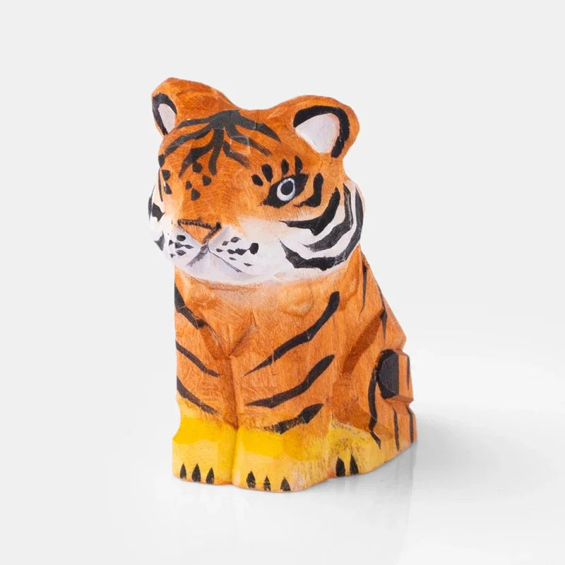 Bored, take a look at the cute little tiger! Woodcarving ornaments Woodcarving cute gifts Small ornaments Pendant tabletop