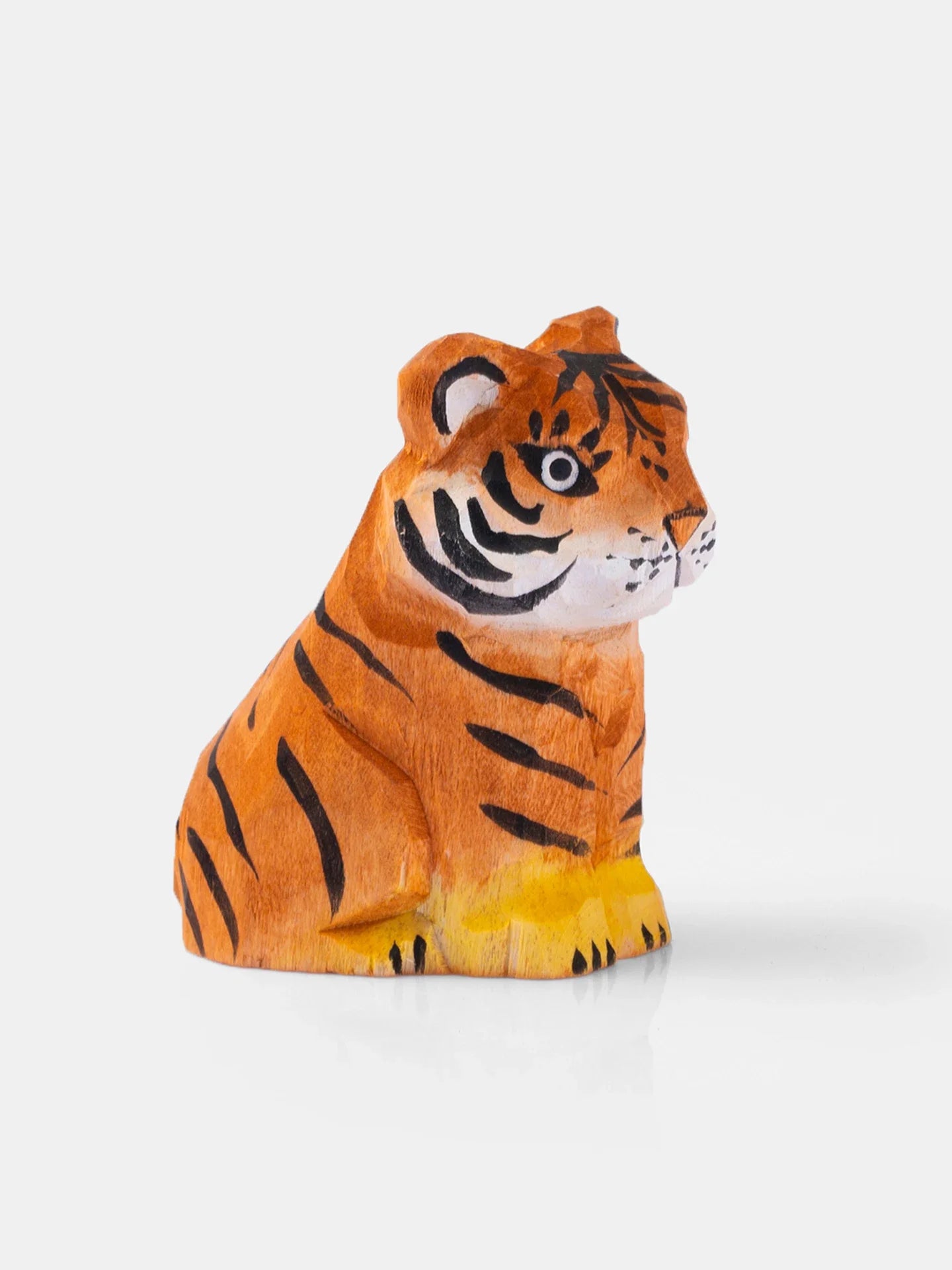 Bored, take a look at the cute little tiger! Woodcarving ornaments Woodcarving cute gifts Small ornaments Pendant tabletop