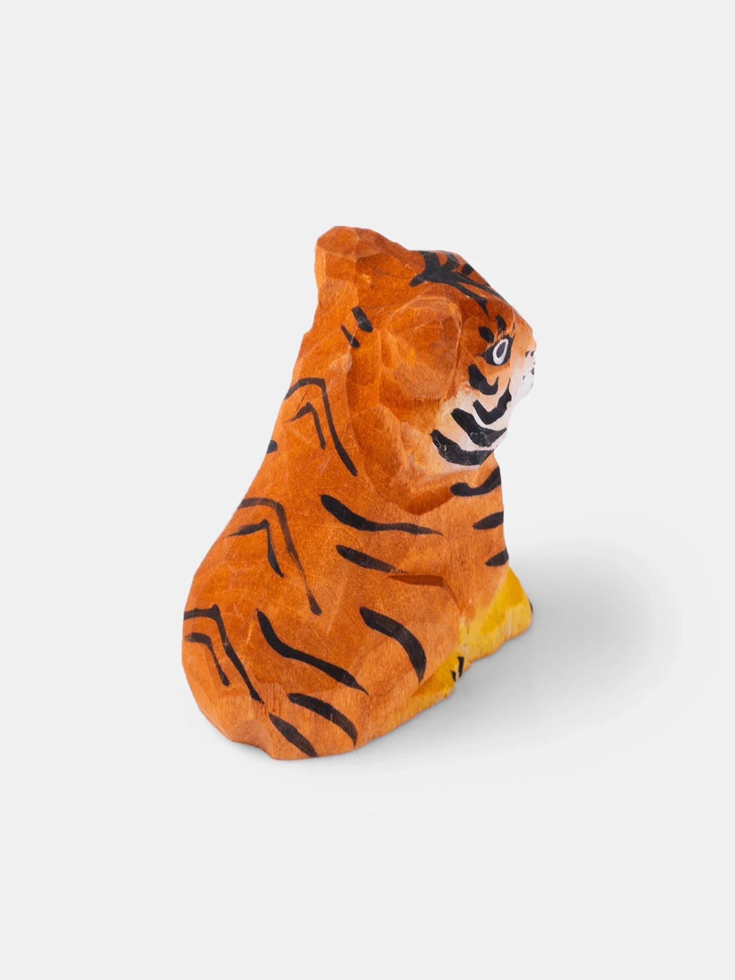 Bored, take a look at the cute little tiger! Woodcarving ornaments Woodcarving cute gifts Small ornaments Pendant tabletop