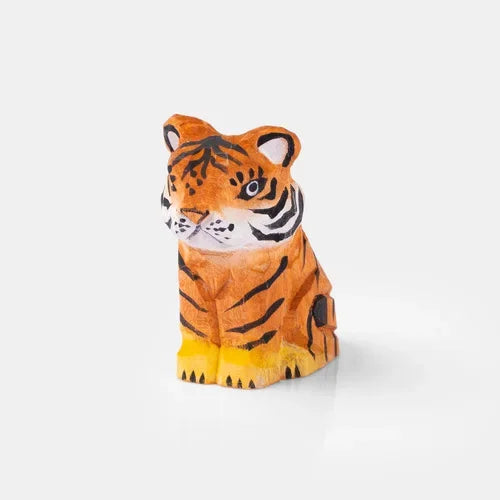 Bored, take a look at the cute little tiger! Woodcarving ornaments Woodcarving cute gifts Small ornaments Pendant tabletop