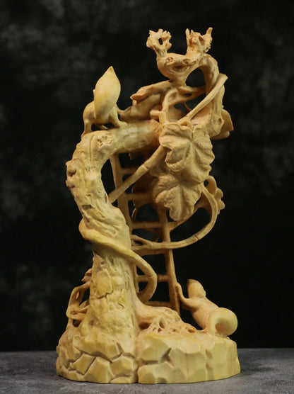 Boxwood 18cm Squirrels and Grapes Real Wood Plant Animal Statue Office Decoration Collection Sculpture
