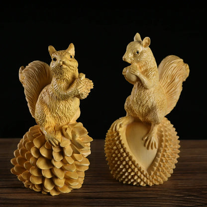 Boxwood wood statue Home decoration decoration Solid wood wood sculpture small animal decoration squirrel