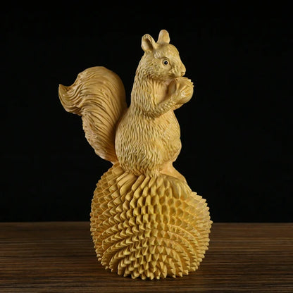 Boxwood wood statue Home decoration decoration Solid wood wood sculpture small animal decoration squirrel