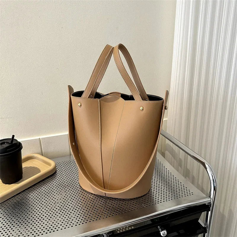 Bucket Bag Women's 2024 New Handbag Retro Simple Large Capacity Single Shoulder Crossbody Bag Solid Color Designer Bags Luxury