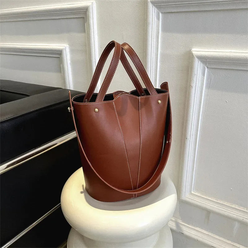 Bucket Bag Women's 2024 New Handbag Retro Simple Large Capacity Single Shoulder Crossbody Bag Solid Color Designer Bags Luxury