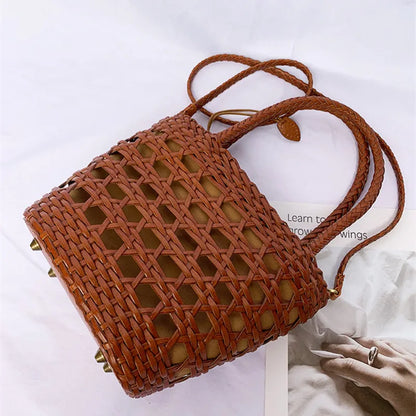 Bucket Women's bag new 2024 messenger shoulder bag Cowhide hollow woven bag summer Casual Inner Fabric Vintag Shopping Bag