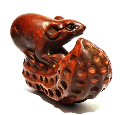 CQ034 - 2" Hand Carved Boxwood Netsuke Animal Figurine Lovely Mouse and Peanut Sculpture