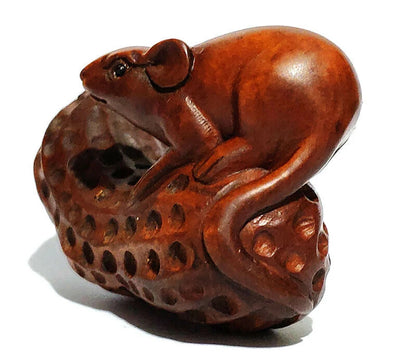 CQ034 - 2" Hand Carved Boxwood Netsuke Animal Figurine Lovely Mouse and Peanut Sculpture