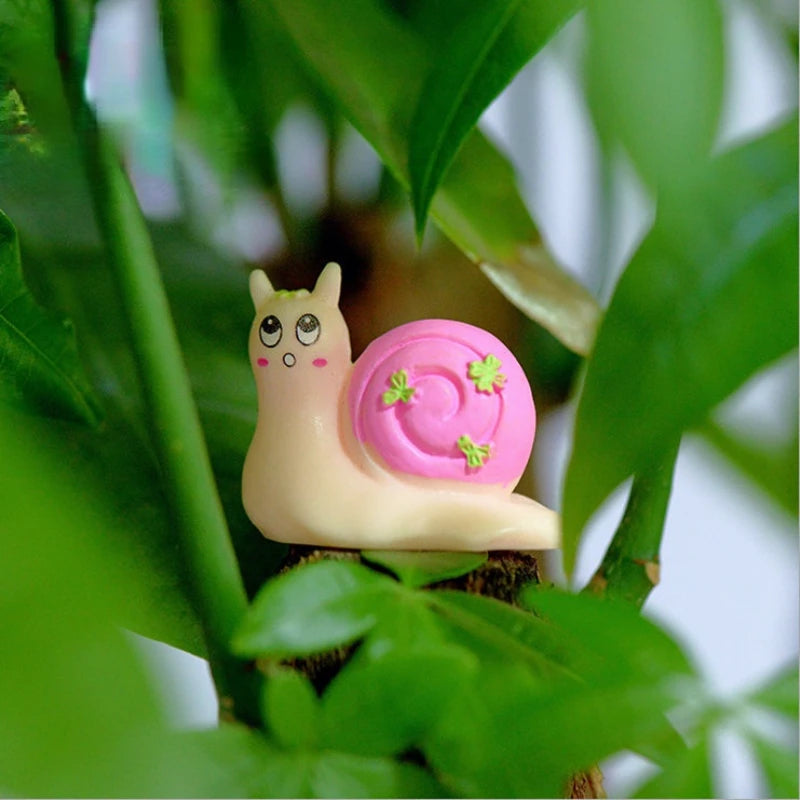 Cartoon Cute Little Snail Car Ornaments Micro Landscape Bonsai Decoration Desktop Creative Trinket Home Accessories Figurines