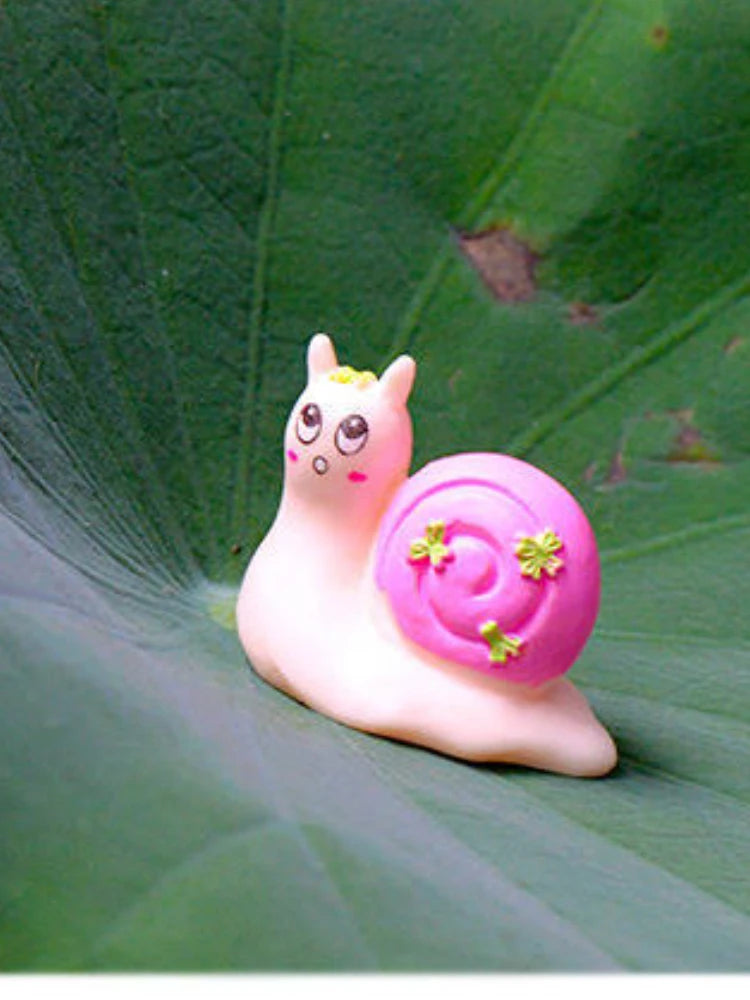 Cartoon Cute Little Snail Car Ornaments Micro Landscape Bonsai Decoration Desktop Creative Trinket Home Accessories Figurines