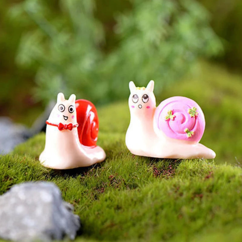 Cartoon Cute Little Snail Car Ornaments Micro Landscape Bonsai Decoration Desktop Creative Trinket Home Accessories Figurines