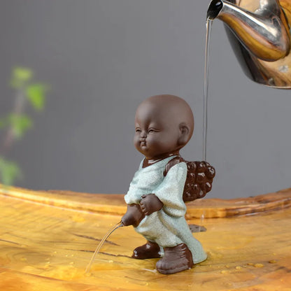Ceramic Cute Peeing Monk Statues Tea Pet Buddha Figurines for Interior Modern Home Decoration Decorative Buddhas Figures