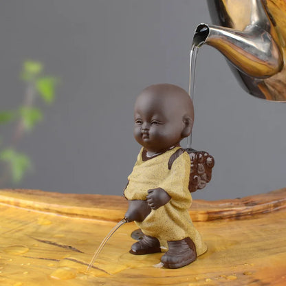 Ceramic Cute Peeing Monk Statues Tea Pet Buddha Figurines for Interior Modern Home Decoration Decorative Buddhas Figures