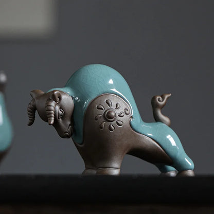 Ceramics Fortune Animals Cow Statue，Traditional handmade sculpture，Deluxe Home Room, Office Art Deco Statue