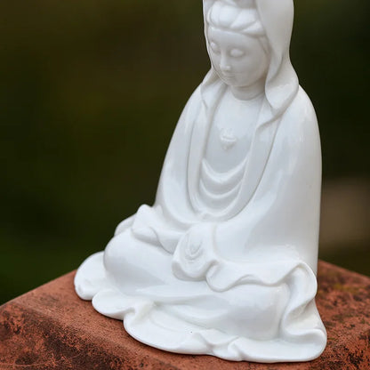 Ceramics Guanyin Buddhist figure ornaments，White porcelain High-end home living room bedroom car Feng Shui decorative statue