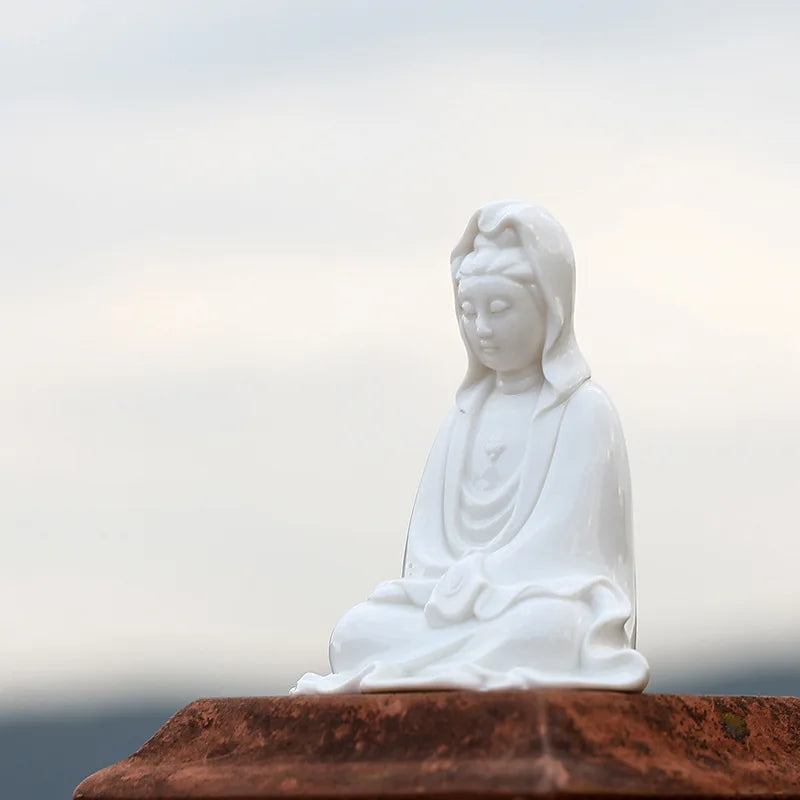 Ceramics Guanyin Buddhist figure ornaments，White porcelain High-end home living room bedroom car Feng Shui decorative statue