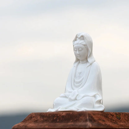 Ceramics Guanyin Buddhist figure ornaments，White porcelain High-end home living room bedroom car Feng Shui decorative statue