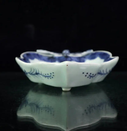 China Blue and white ceramic Leaves Pen wash crafts statue
