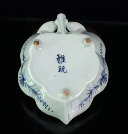 China Blue and white ceramic Leaves Pen wash crafts statue