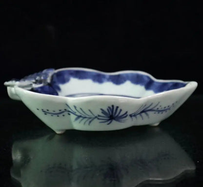 China Blue and white ceramic Leaves Pen wash crafts statue