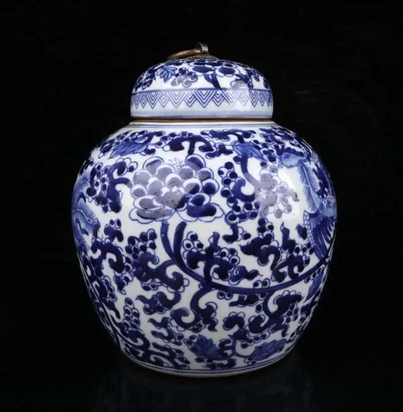 China Blue and white ceramic lid jar crafts statue