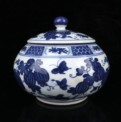 China Blue and white ceramic lid jar crafts statue