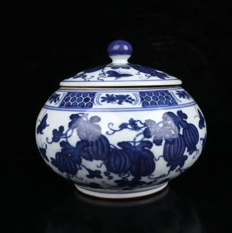 China Blue and white ceramic lid jar crafts statue