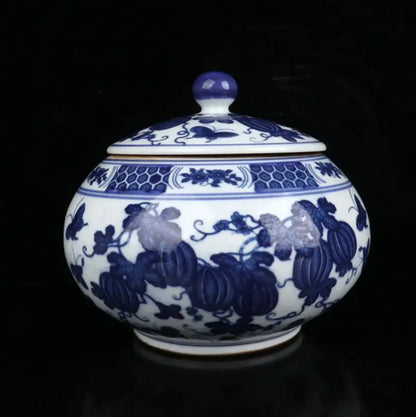 China Blue and white ceramic lid jar crafts statue