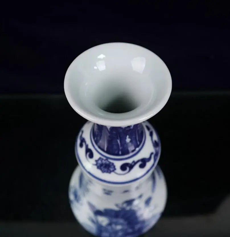 China Blue and white ceramic lotus vase crafts statue