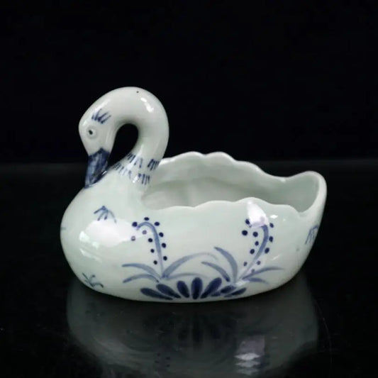 China Blue and white ceramic swan Pen wash crafts statue