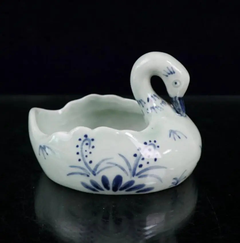 China Blue and white ceramic swan Pen wash crafts statue