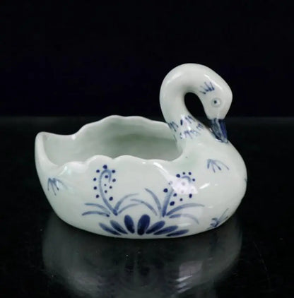 China Blue and white ceramic swan Pen wash crafts statue