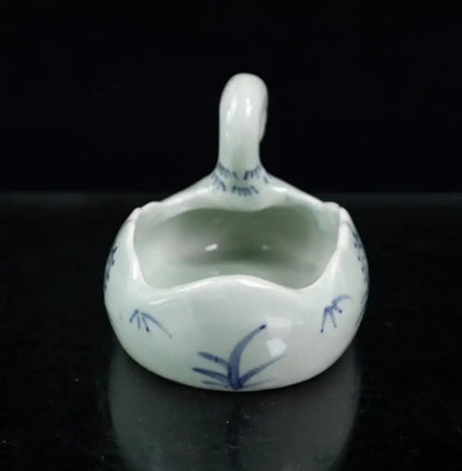China Blue and white ceramic swan Pen wash crafts statue