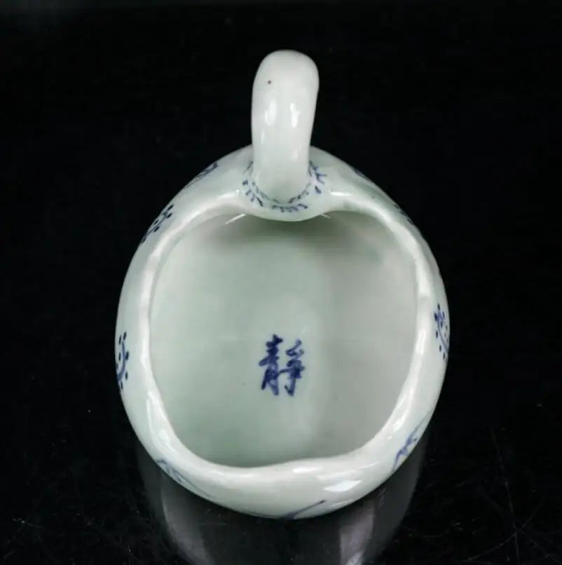 China Blue and white ceramic swan Pen wash crafts statue