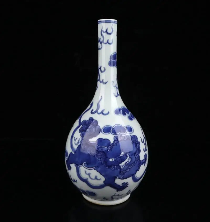China Blue and white ceramic vase crafts statue