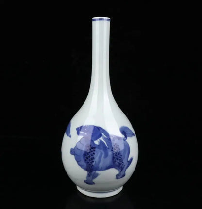 China Blue and white ceramic vase crafts statue