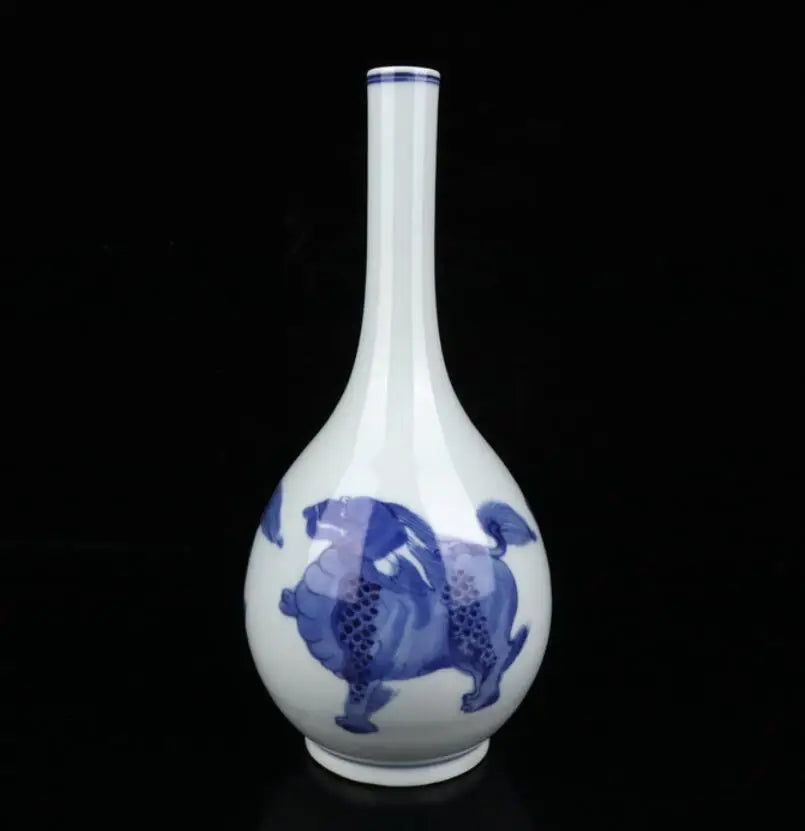 China Blue and white ceramic vase crafts statue