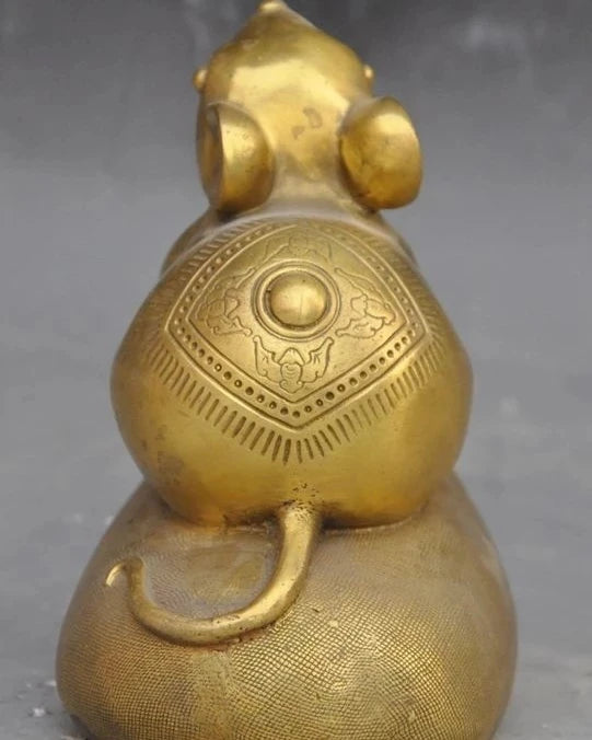 China Brass Fengshui Zodiac Rat Mice Mouse Money Bag wealth Lucky Art Figurines