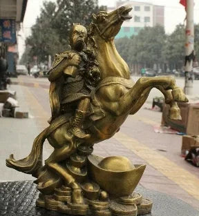 China Brass Yuanbao Monkey King Sun Wu Kong Hand Prayer flag Ride Horse Statue