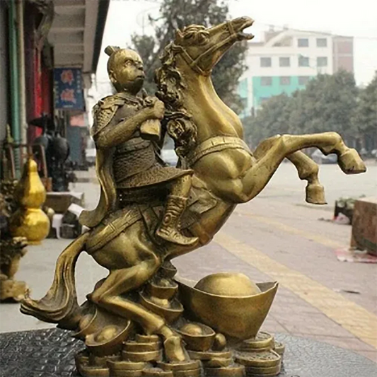 China Brass Yuanbao Monkey King Sun Wu Kong Hand Prayer flag Ride Horse Statue