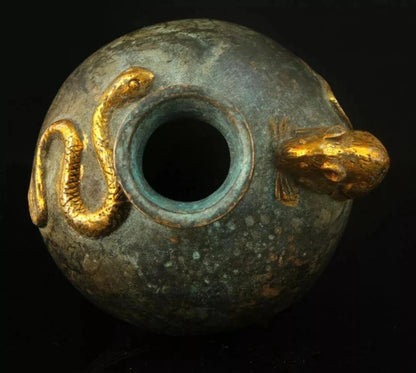China Handwork Embossment Retro Bronze Gilding Snake Rat Vase Home Decoration