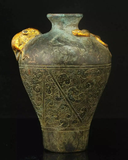 China Handwork Embossment Retro Bronze Gilding Snake Rat Vase Home Decoration
