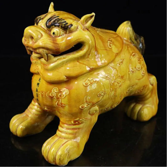 China Yellow glaze ceramic lion crafts statue