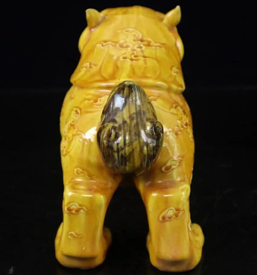 China Yellow glaze ceramic lion crafts statue