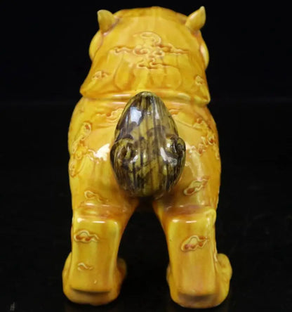 China Yellow glaze ceramic lion crafts statue